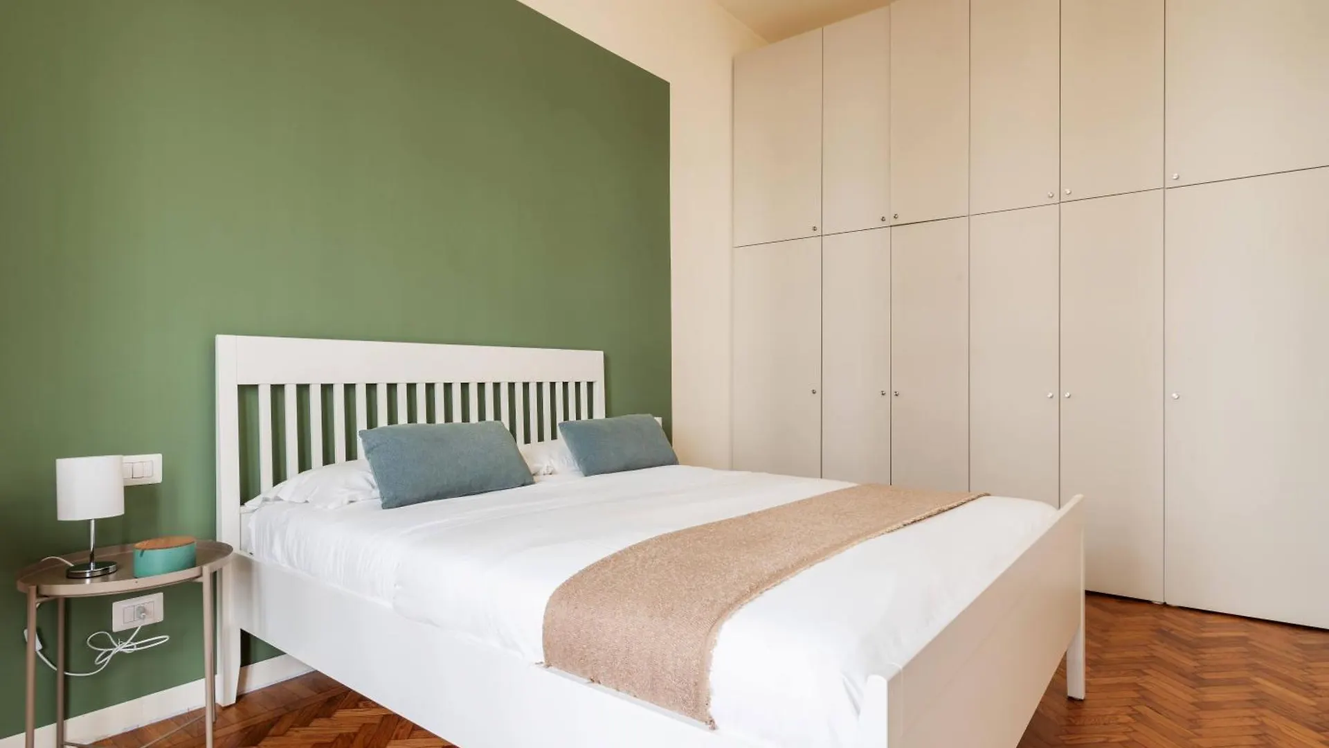 Flora Flexyrent Apartment Ac Milánó