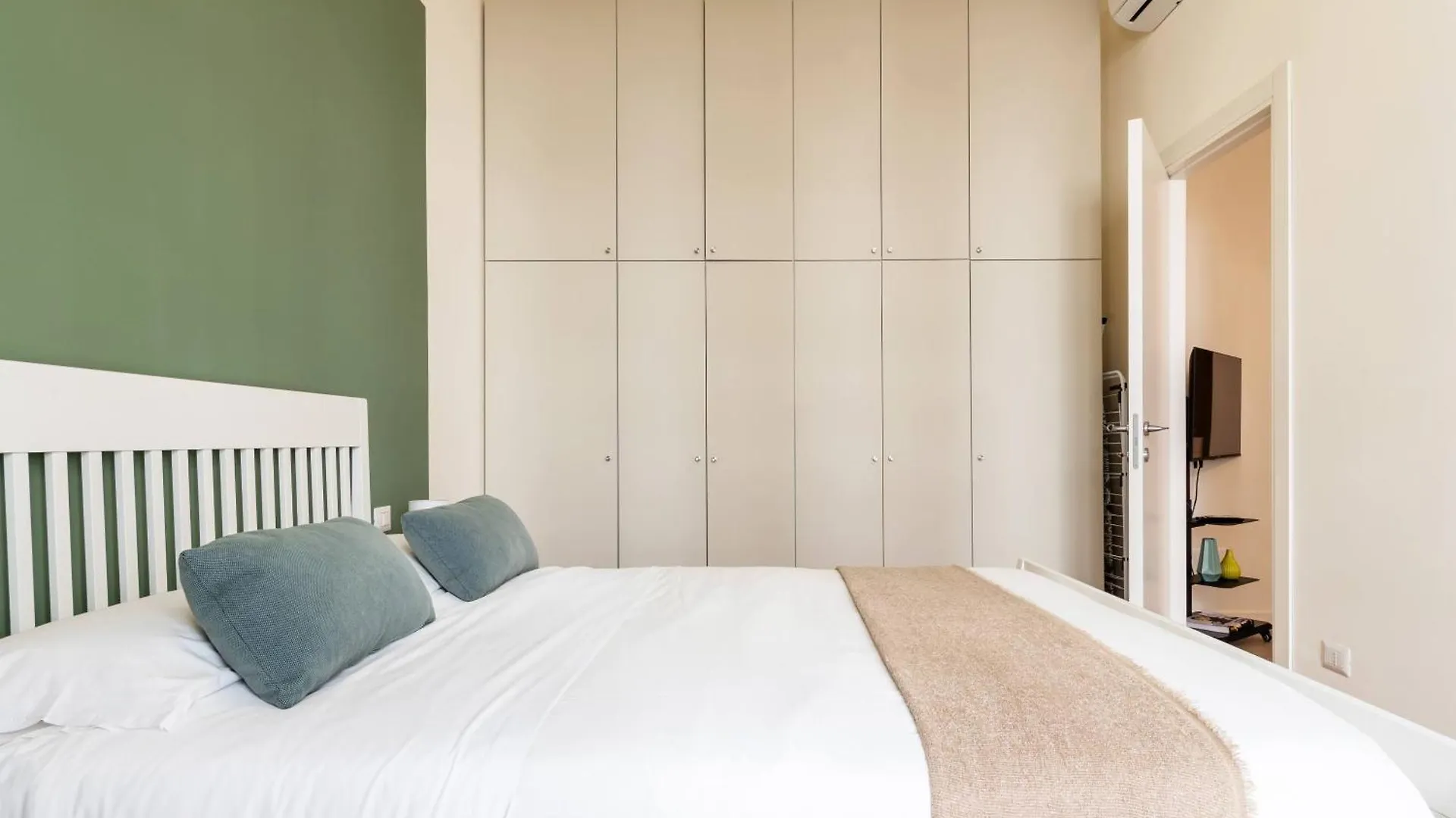 Flora Flexyrent Apartment Ac Milánó